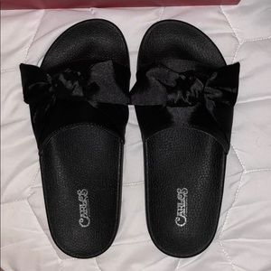 Carlos black slides with wrap around bow 🎀🖤